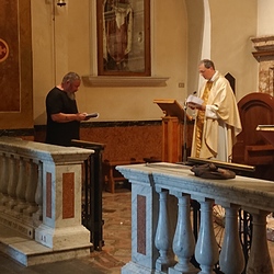 Messe in der alten Kirche