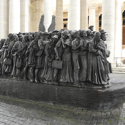           Petersplatz bei Nacht -  „Angels Unawares' (Engel, ohne es zu ahnen)