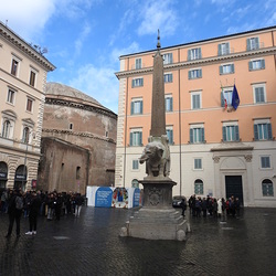           Obelisk vor dem Pantheon
