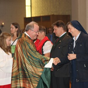 Pater Paulus Kamper sendet Sr. Maria in den Seelsorgeraum Kaiserwald.