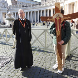           Prozession zur 1. Hl. Pforte (Petersdom)