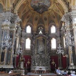           Dom innen